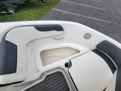 2020 Bayliner VR5 Bowrider I/O - Photo 13