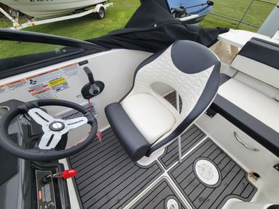 2020 Bayliner VR5 Bowrider I/O - Photo 23