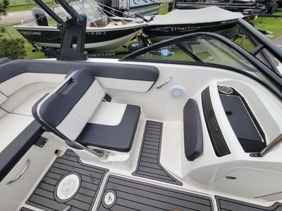 2020 Bayliner VR5 Bowrider I/O - Photo 16