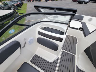 2020 Bayliner VR5 Bowrider I/O - Photo 17