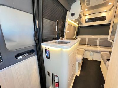 2024 Airstream INTERSTATE - Photo 6