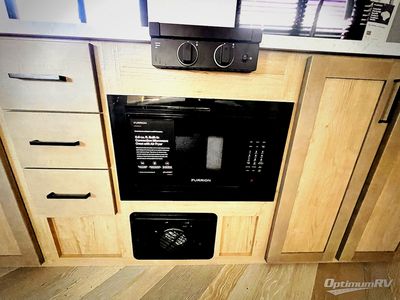 2025 Ember RV E-Series - Photo 8