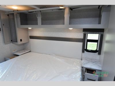 2024 Thor Motor Coach Hurricane — photo 42 view
