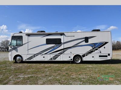 2024 Thor Motor Coach Hurricane — photo 7 view