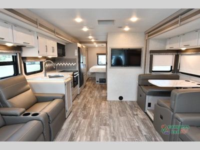 2024 Thor Motor Coach Hurricane — photo 21 view