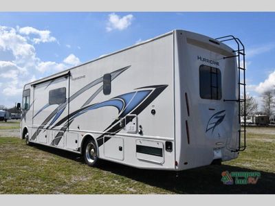 2024 Thor Motor Coach Hurricane — photo 9 view