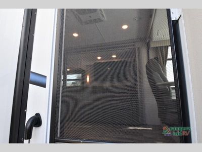2024 Thor Motor Coach Hurricane — photo 19 view