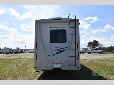 2024 Thor Motor Coach Hurricane — photo 12 view