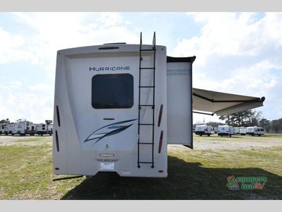 2024 Thor Motor Coach Hurricane — photo 13 view