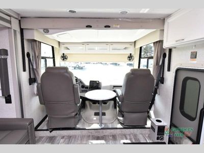 2024 Thor Motor Coach Hurricane — photo 25 view