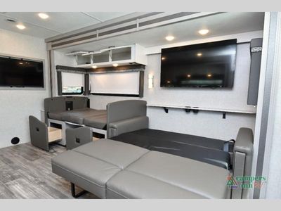 2024 Thor Motor Coach Hurricane — photo 28 view