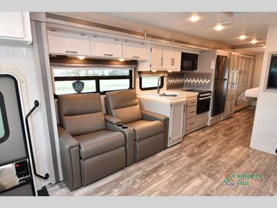 2024 Thor Motor Coach Hurricane — photo 29 view