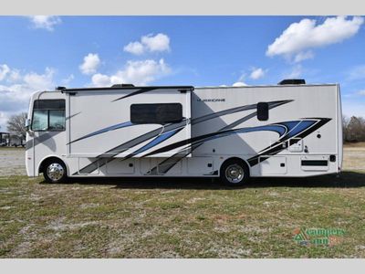 2024 Thor Motor Coach Hurricane — photo 8 view