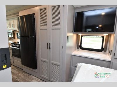 2024 Thor Motor Coach Hurricane — photo 39 view