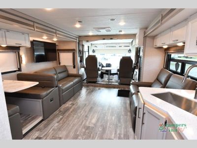 2024 Thor Motor Coach Hurricane — photo 22 view