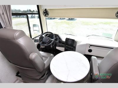 2024 Thor Motor Coach Hurricane — photo 23 view