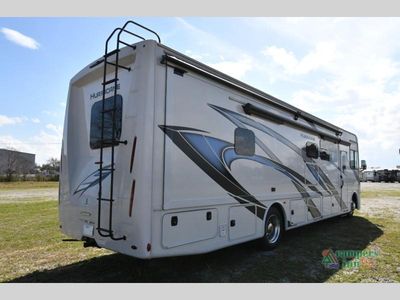 2024 Thor Motor Coach Hurricane — photo 14 view