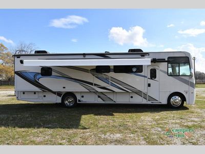 2024 Thor Motor Coach Hurricane — photo 17 view