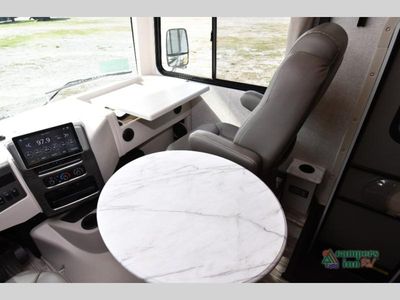 2024 Thor Motor Coach Hurricane — photo 24 view