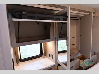 2024 Thor Motor Coach Hurricane — photo 44 view