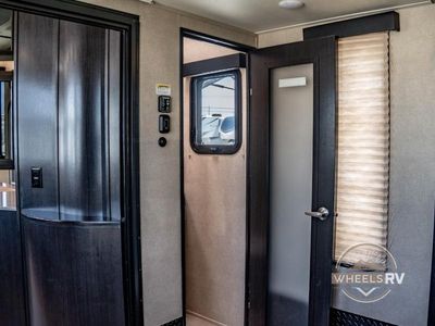 2017 Dutchmen RV Voltage - Photo 30
