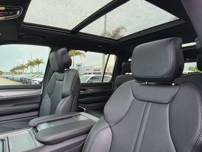 2026 Jeep Grand Wagoneer — photo 13 view