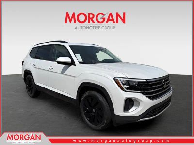 2026 Volkswagen Atlas 2.0T SE w/Technology in White — front three-quarter view