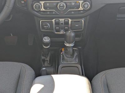2026 Jeep Wrangler — photo 17 view
