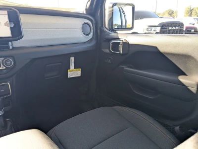 2026 Jeep Wrangler — photo 15 view