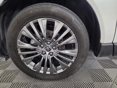 2024 Toyota Venza — photo 10 view