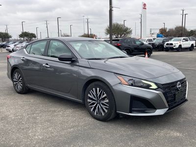 2025 Nissan Altima - Photo 3