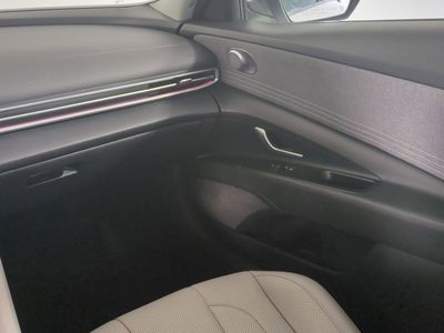 2023 Hyundai Elantra Hybrid — photo 17 view