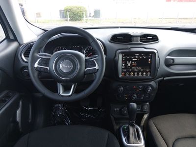 2023 Jeep Renegade - Photo 12
