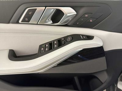 2026 BMW X5 xDrive40i — photo 12 view