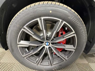 2026 BMW X5 xDrive40i — photo 9 view