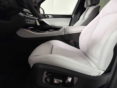 2026 BMW X5 xDrive40i — photo 11 view