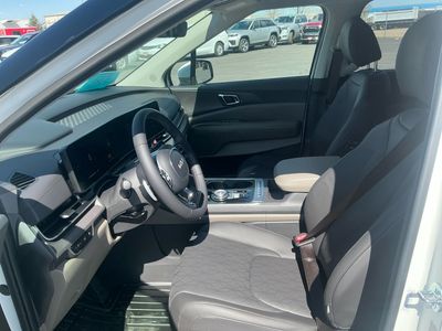 2026 Kia Carnival Hybrid — photo 10 view