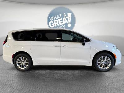 2026 Chrysler Pacifica — side profile view
