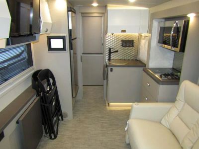 2025 Winnebago VIEW - Photo 6