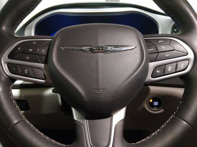 2023 Chrysler Pacifica — photo 12 view