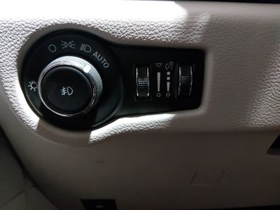 2023 Chrysler Pacifica — photo 13 view