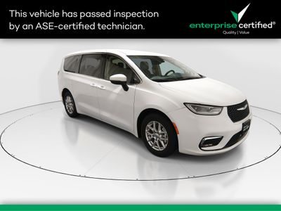 2023 Chrysler Pacifica Touring L FWD — front three-quarter view