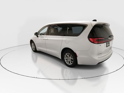 2023 Chrysler Pacifica — detail view