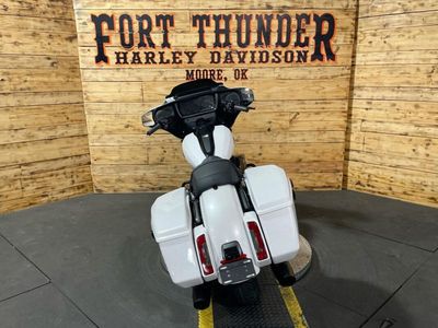 2025 Harley-Davidson FLHX - Street Glide — engine compartment view