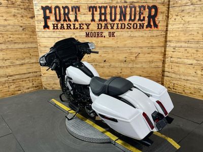 2025 Harley-Davidson FLHX - Street Glide — interior view