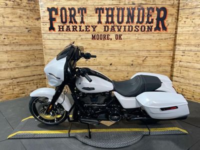 2025 Harley-Davidson FLHX - Street Glide — photo 8 view