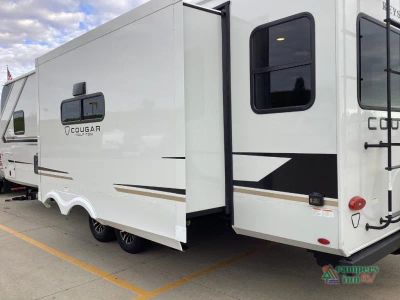 2027 Keystone RV Cougar Half-Ton — photo 13 view
