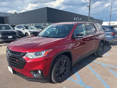 2019 Chevrolet Traverse RS in Cajun Red Tintcoat — front three-quarter view