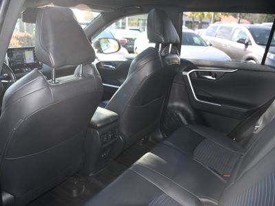 2019 Toyota RAV4 Hybrid - Photo 16