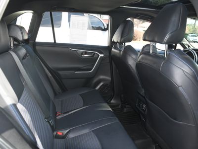 2019 Toyota RAV4 Hybrid - Photo 19